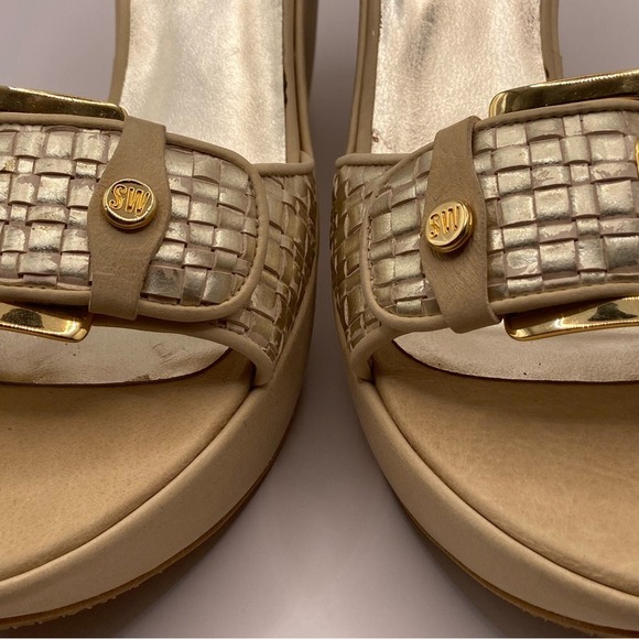 Stuart Weitzman Shoes Womens Size 8.5 Beige Gold Wedge Sandals Slides Buckle - Picture 15 of 15